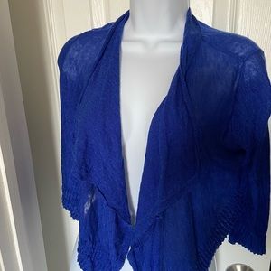 Women’s cropped cardigan in size medium